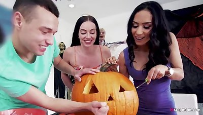 Stepmom's Adherent Stucked In Halloween Pumpkin, Stepson Helps With His Big Dick! - Tia Cyrus, Johnny